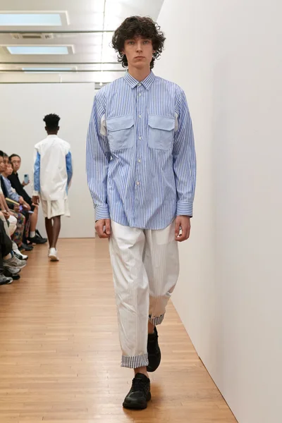 Look 32